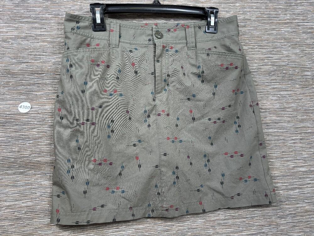 Eddie Bauer Adventurer 2.0 Skort Womens Size 4 Green Arrow Print Hiking Outdoor